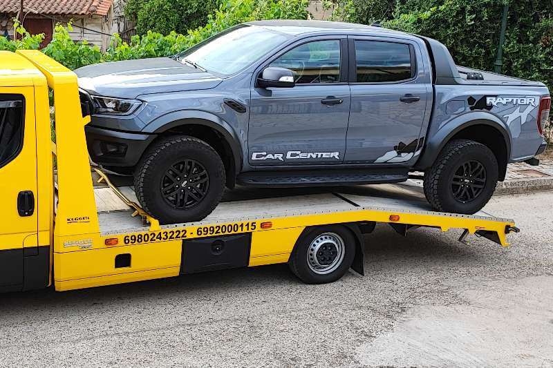 Αυτοκίνητο Ford Raptor δέχεται οδική βοήθεια - Πύργος